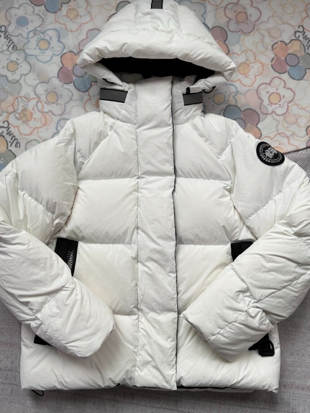 Canada Goose White Cropped Hooded Down Jacket